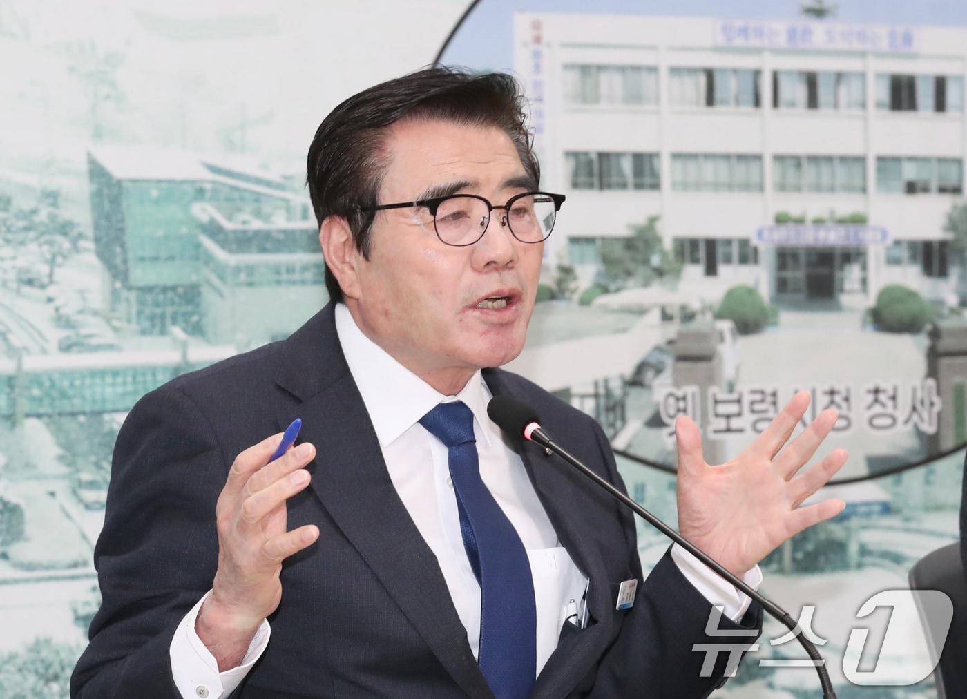 김동일 보령시장이 17일 충남 보령 원도심어울림센터에서 열린 신년 언론인 간담회에서 현안에 대한 질문에 답변을 하고 있다.2025.1.17/뉴스1 ⓒ News1 김기태 기자