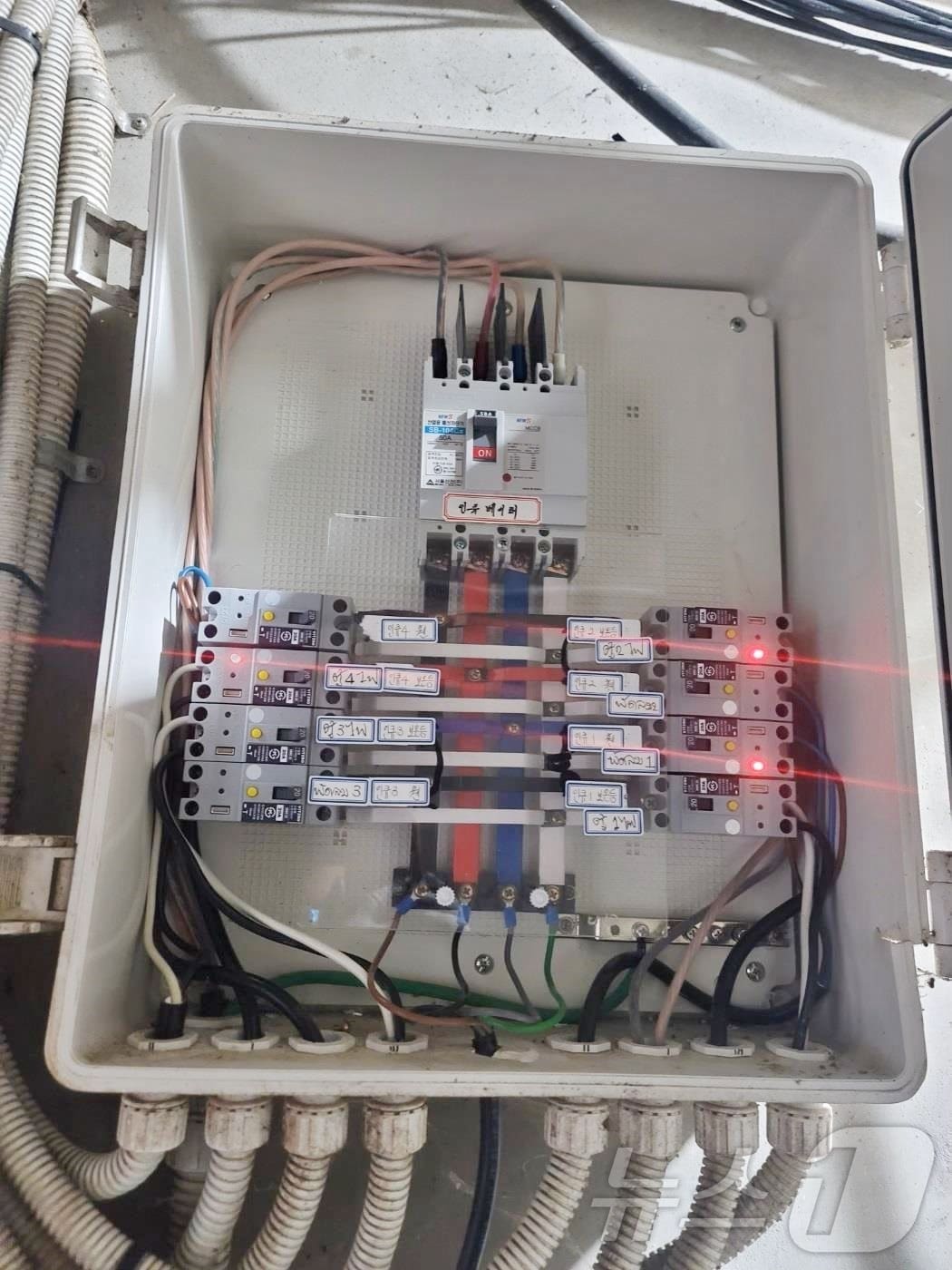 정읍시가 축사 화재 예방을 위해 올해 1억 6000만원의 예산을 투입해 축산 농가에 화재 감지 및 초기 진압 장비를 지원한다.(정읍시 제공)2025.1.17/뉴스1