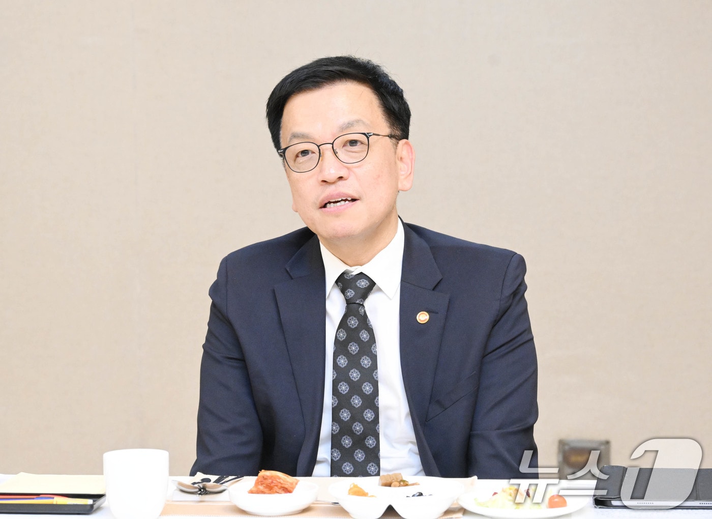 최상목 대통령 권한대행 부총리 겸 기획재정부 장관이 17일 서울 종로구 정부서울청사에서 열린 '시·도지사 협의회 신임 임원단 오찬간담회'에서 모두발언을 하고 있다. (기획재정부 제공) 2025.1.17/뉴스1