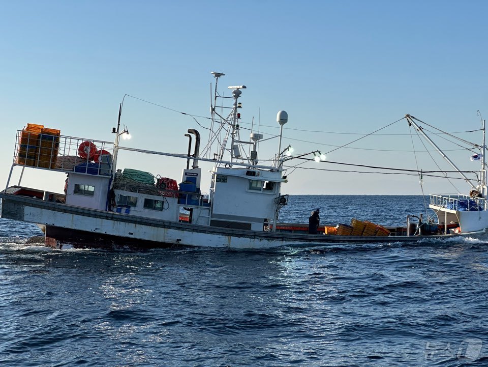 18일 강원 양양 해상에서 발생한 어선 침수 사고 현장.(속초해경 제공) 2025.1.18/뉴스1