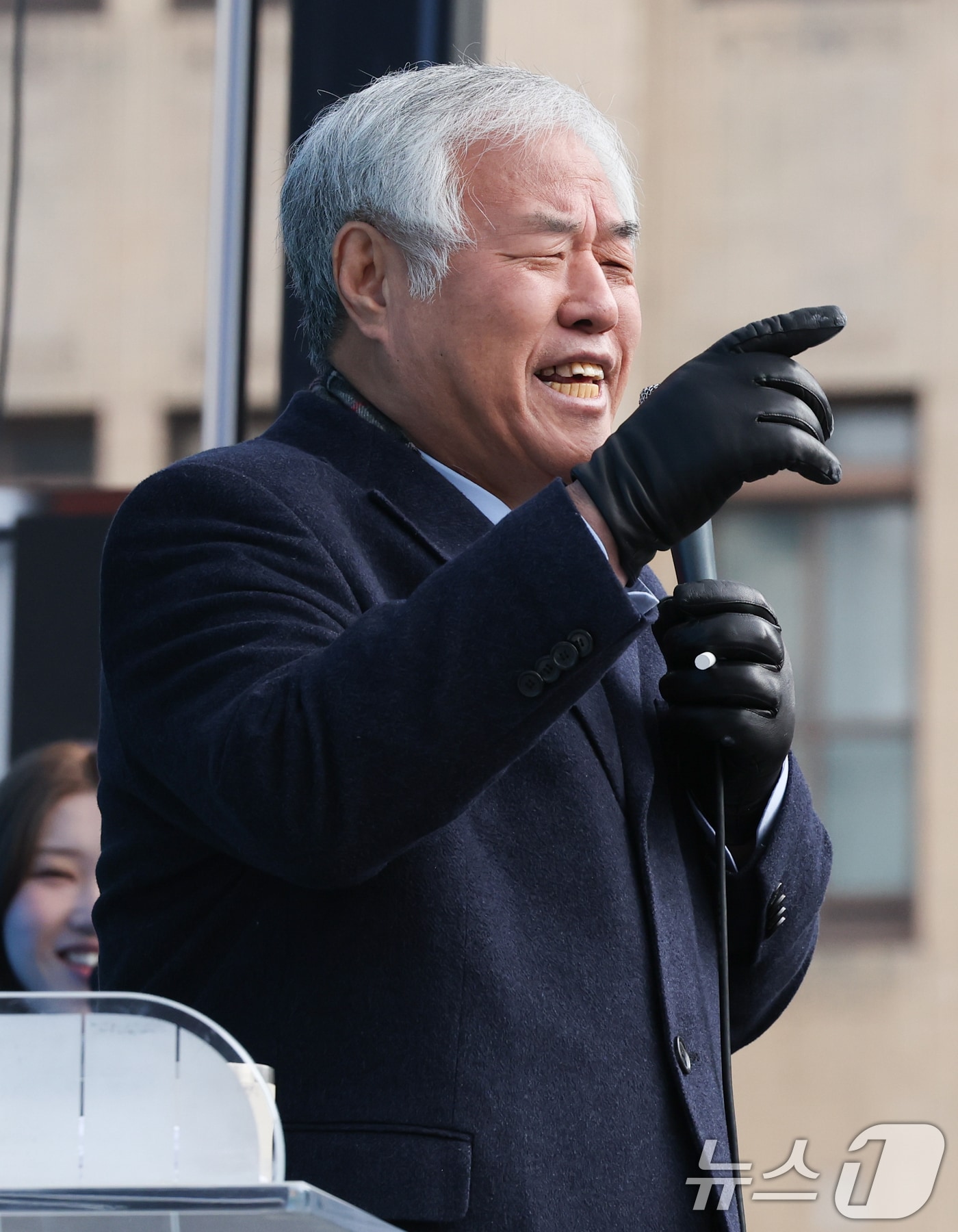 전광훈 목사가 19일 서울 종로구 세종대로에서 사랑제일교회 주최로 열린 전국 주일 연합 예배에서 발언하고 있다. 2025.1.19/뉴스1