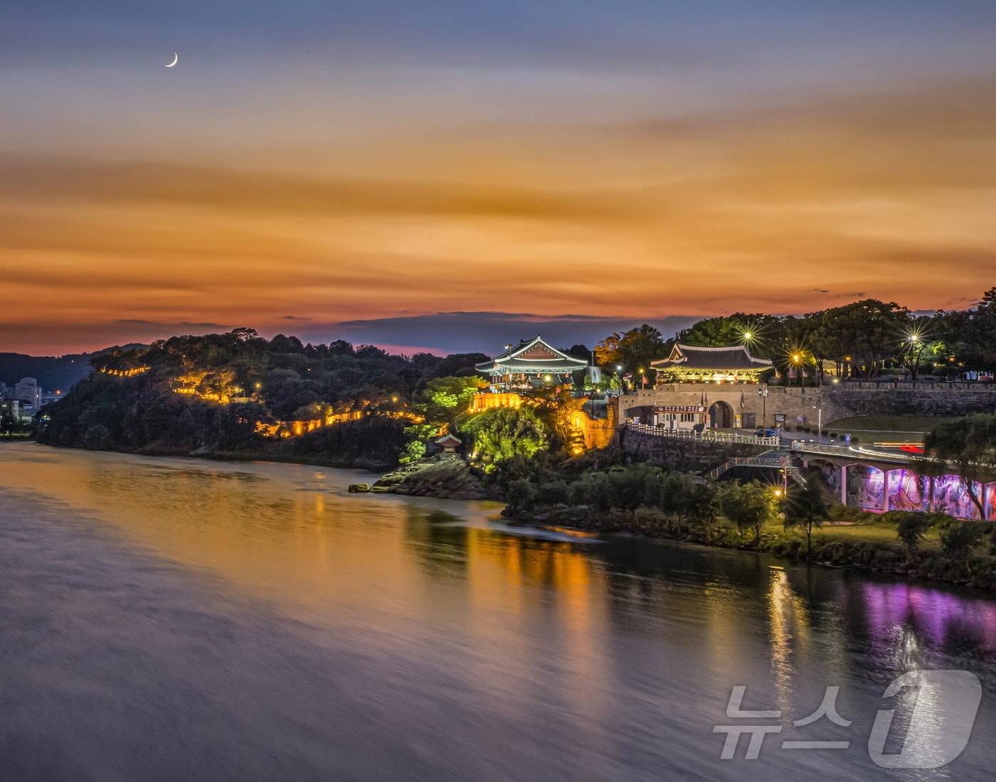 진주성과 남강(진주시 제공).