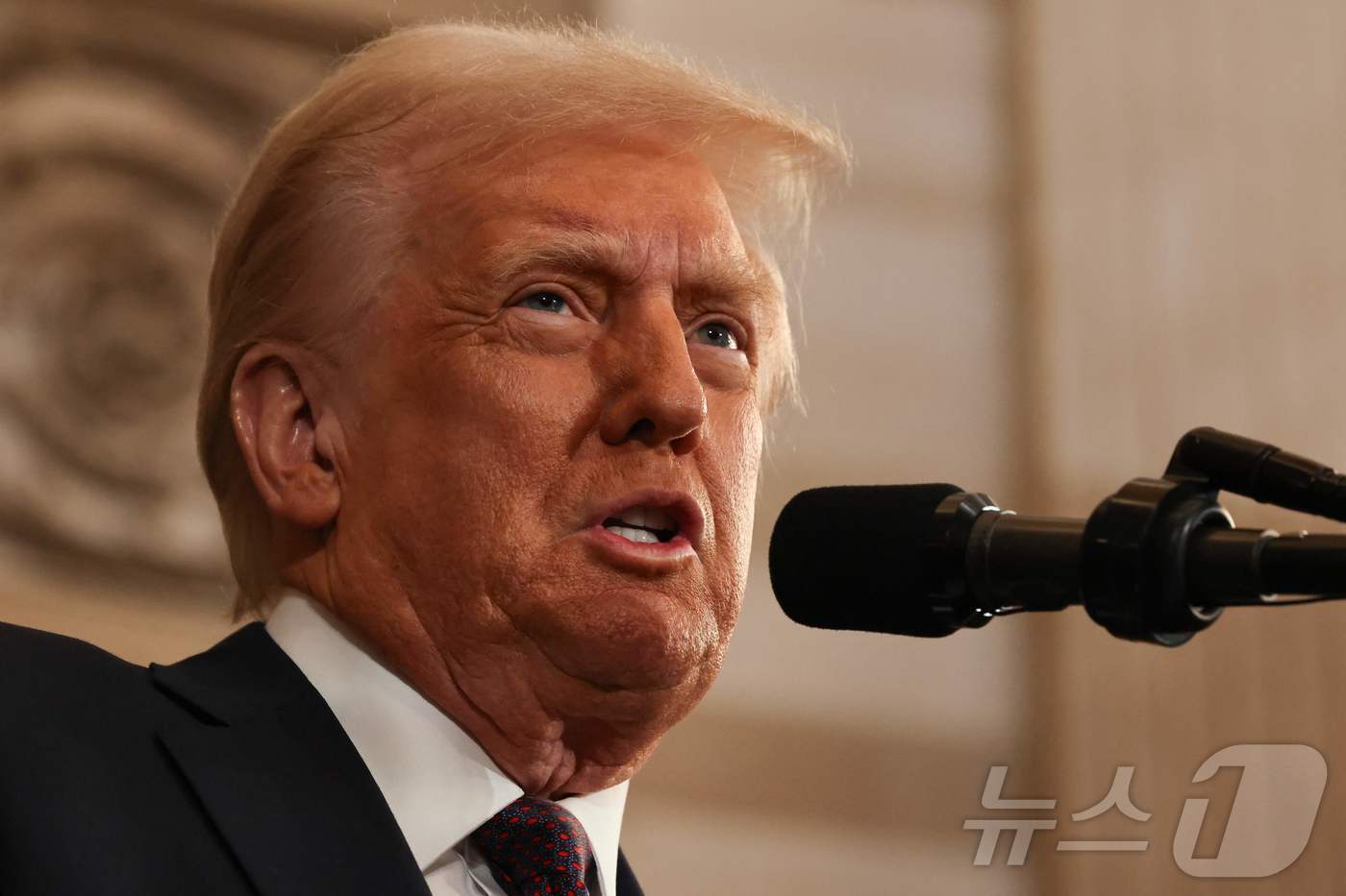 도널드 트럼프 제47대 미국 대통령이 20일&#40;현지시간&#41; 워싱턴DC 미 의사당 중앙홀&#40;로툰다&#41;에서 열린 취임식에서 취임연설을 하고 있다. ⓒ AFP=뉴스1 ⓒ News1 류정민 특파원