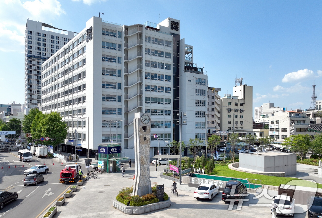 광주 우수건축자산 1호로 등록된 전일빌딩 245 전경.(광주시 제공.재판매 및 DB 금지)/뉴스1 