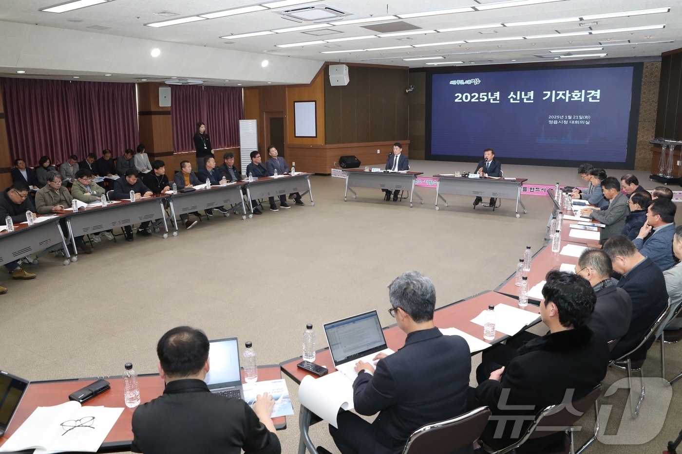 이학수 전북자치도 정읍시장이 21일 신년 기자회견을 열고 지난 한 해의 성과와 새해 시정 비전을 시민들에게 전했다.(정읍시 제공)2025.1.21/뉴스1