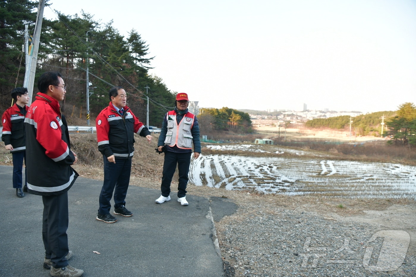 산불 취약지 순찰 중인 이병선 속초시장.(속초시 제공) 2025.1.21/뉴스1