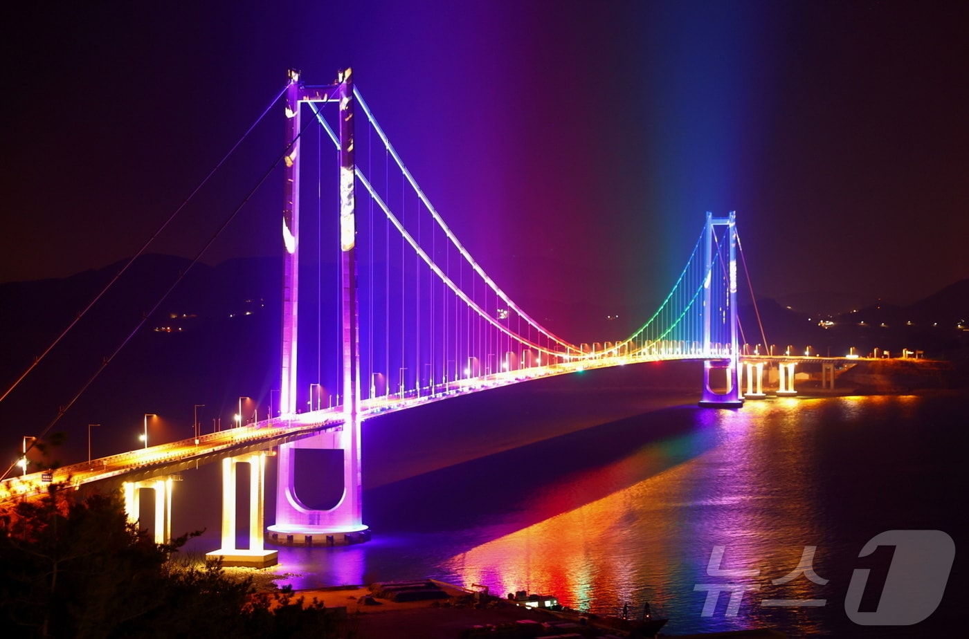 고흥-여수 잇는 팔영대교 야간 경관.(고흥군 제공)2025.1.21/뉴스1