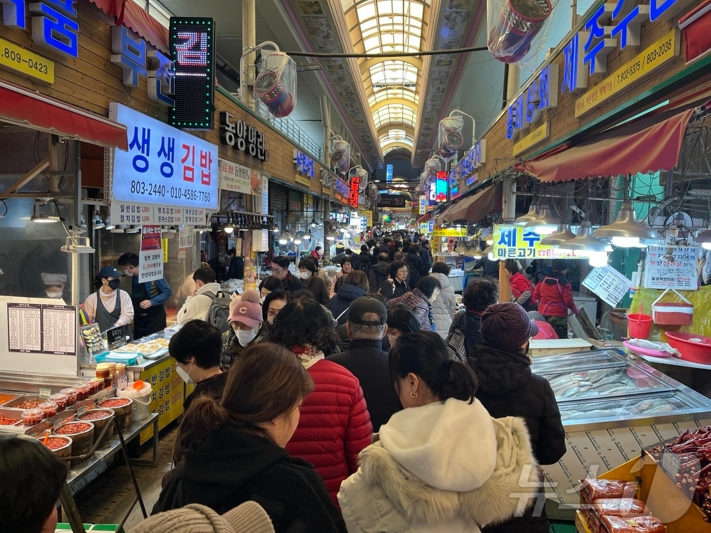 21일 오후 부산 부산진구 부전시장에는 방문객들로 북적이고 있다.2025.1.21/뉴스1 ⓒ News1 장광일 기자