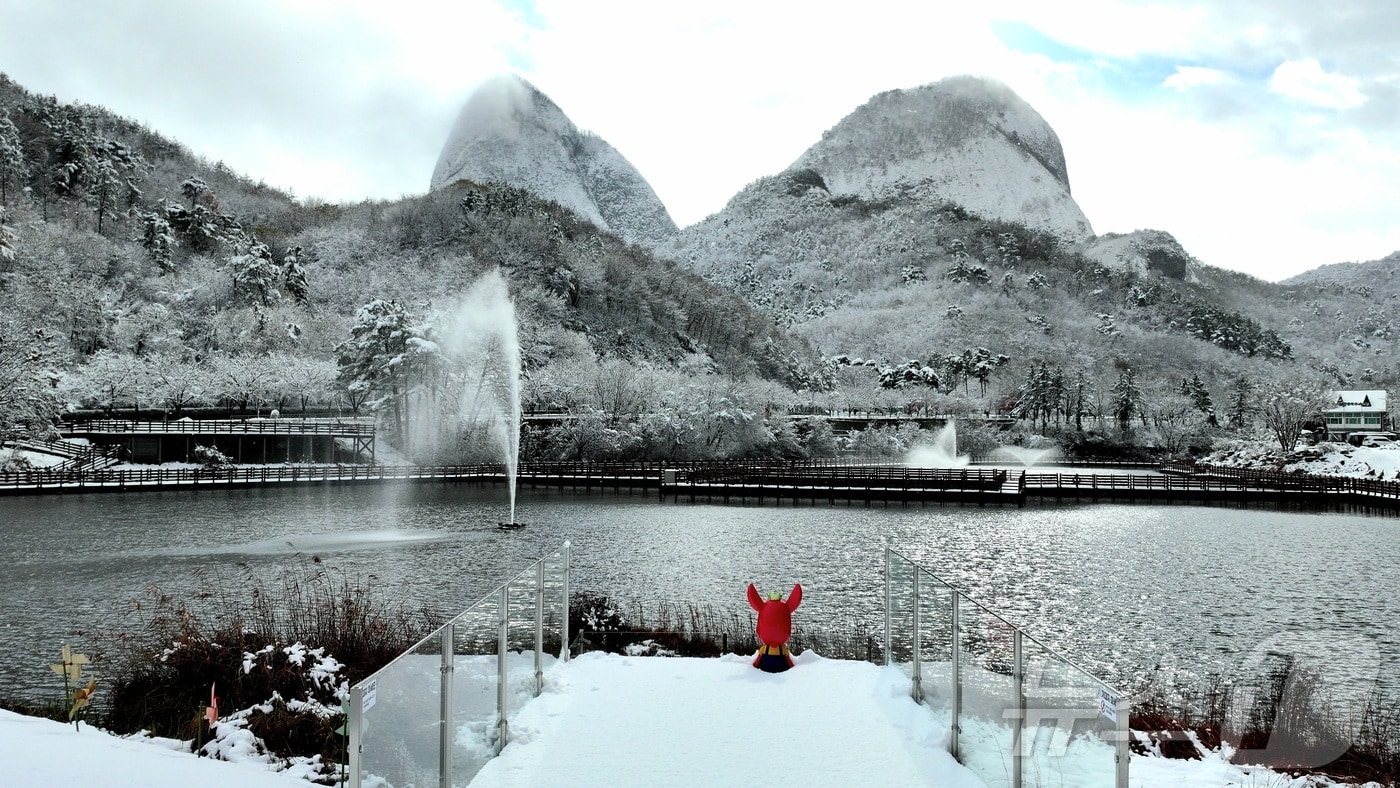 마이산이 문화체육관광부와 한국관광공사가 주관한‘2025~2026년 한국관광 100선’에 선정됐다.(진안군제공)2025.1.22/뉴스1