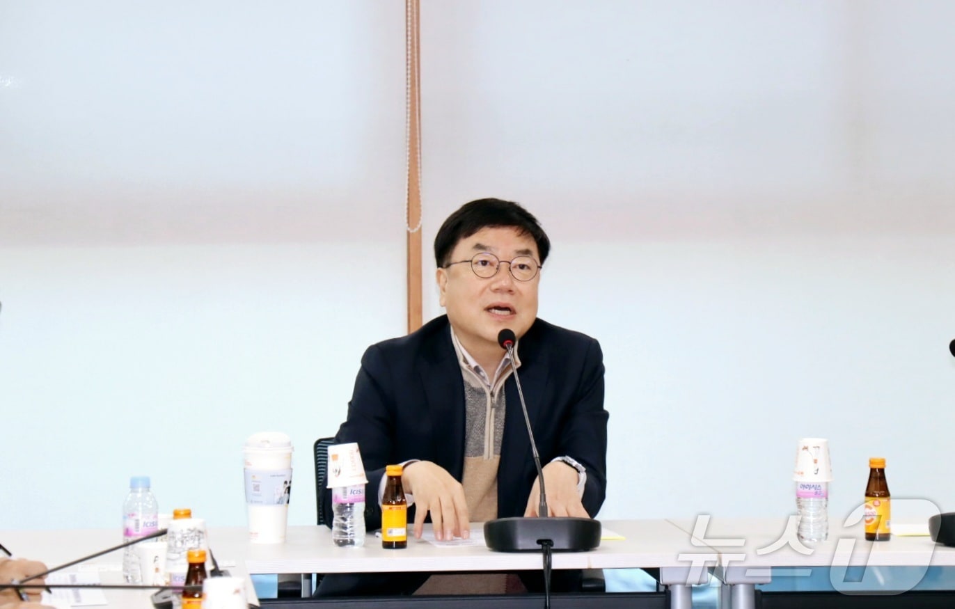 국회 국토교통위원회 소속 서범수 국민의힘 의원(울산 울주군)은 22일 범서읍 주민센터에서 국도14호선 확장공사와 관련해 유관기관 대책회의를 개최했다.(서범수 의원실 제공)