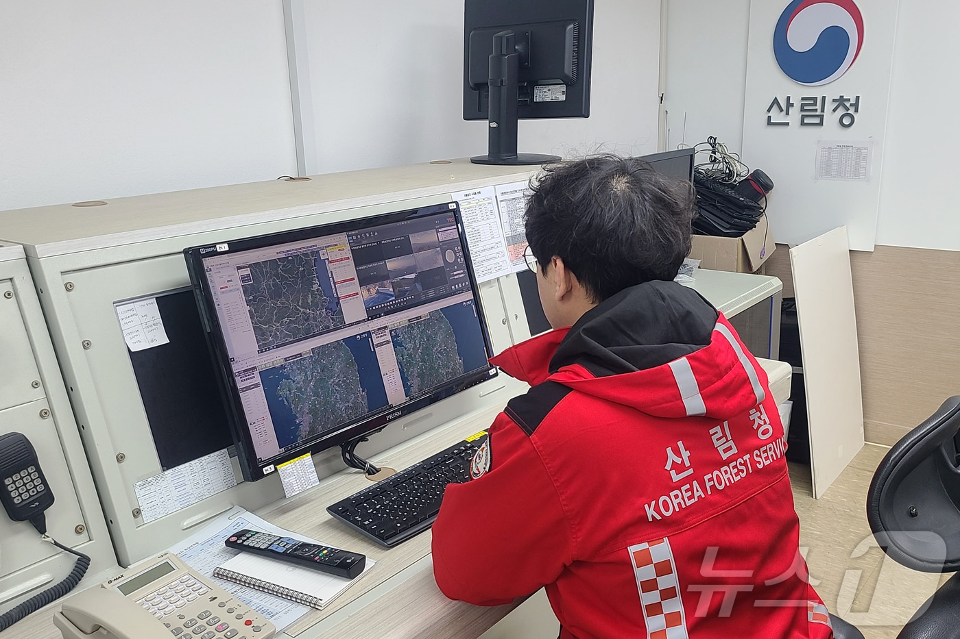 남부지방산림청 영덕국유림관리소는 최근 건조한 날씨로 산불 위험이 증가함에 따라 24일부터 5월15일까지 산림재난상황실을 운영한다고 23일 밝혔다. (영덕국유림관리소제공) 2025.1.23/뉴스1 