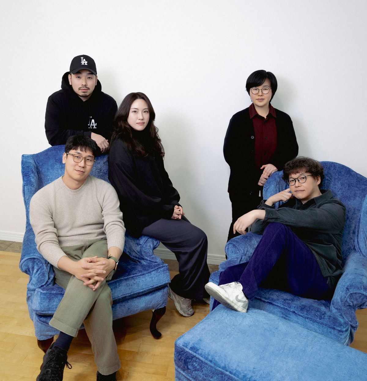 (왼쪽부터)윤태준, 이지웅, 조은솔, 박소영, 강상우 작가. (호반그룹 제공)