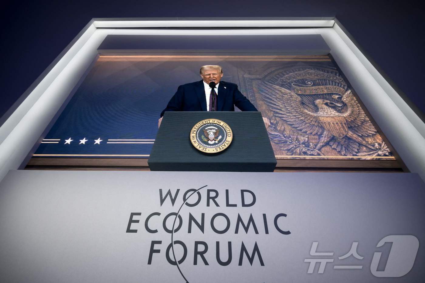 도널드 트럼프 미국 대통령이 23일(현지시간) 스위스 다보스에서 열린 세계경제포럼(WEF)서 화상 연설을 하고 있다. 2025.01.24 ⓒ AFP=뉴스1 <자료사진>ⓒ News1 우동명 기자