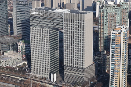 경찰청 헬기에서 바라본 경기 성남시 분당구 분당두산타워. &#40;항공촬영협조 : 경기 북부 경찰청 박형식 경감, 김용옥 경위&#41; /뉴스1 ⓒ News1