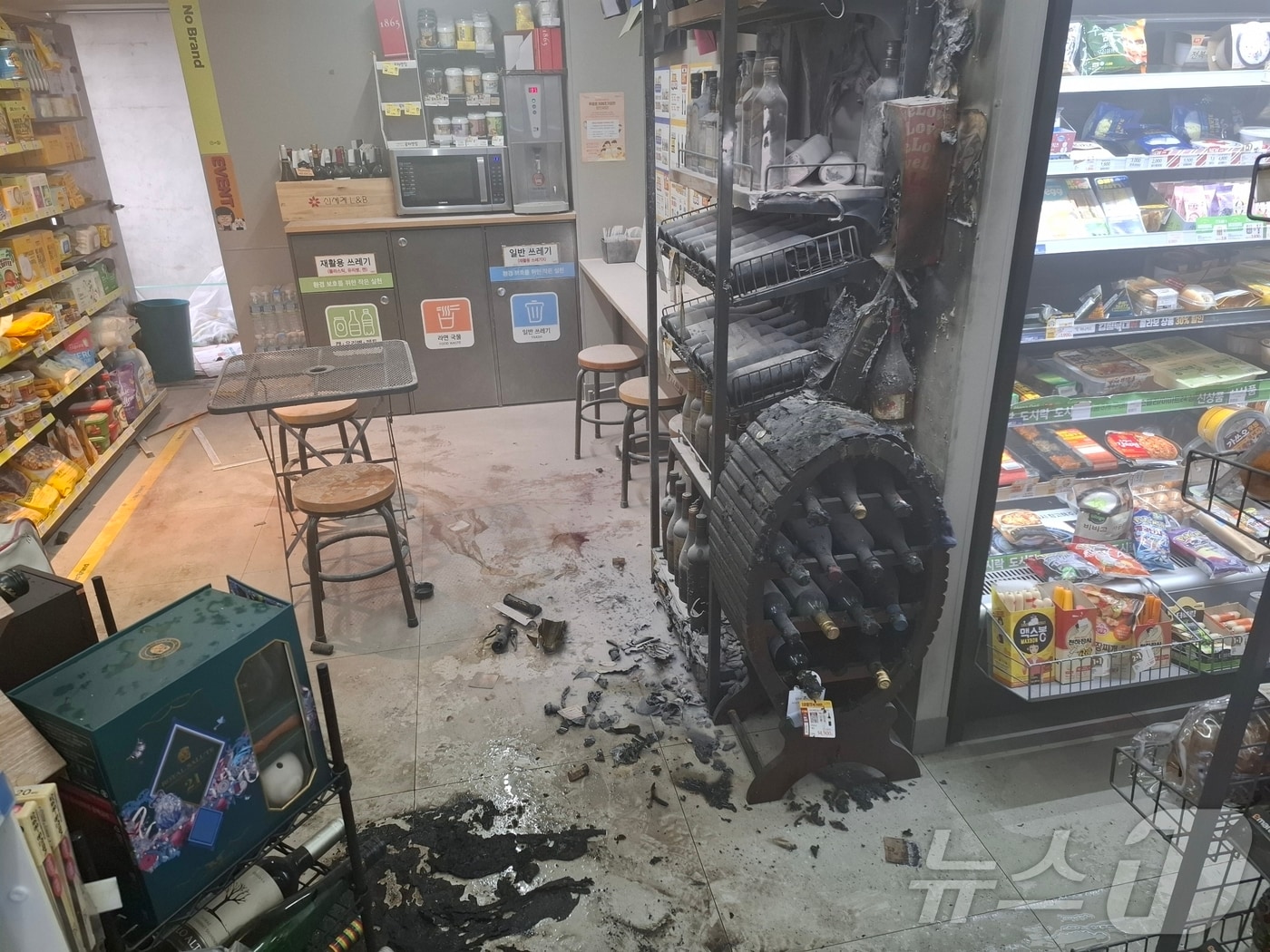 전남 함평의 한 편의점에서 점주가 스스로 불을 붙여 화재가 났다.(함평소방서 제공)2025.1.26./뉴스1