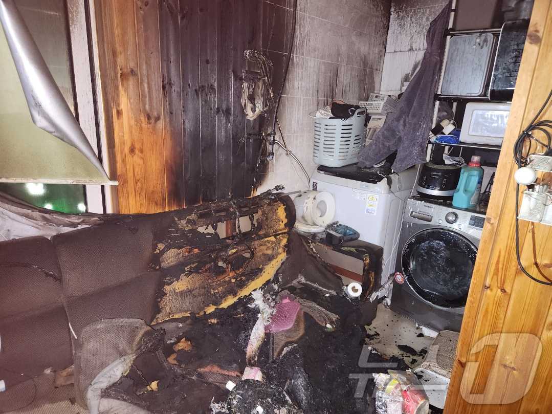 지난 29일 오후 8시 55분쯤 강원 철원군 서면 와수리 한 농막에서도 전선 문제로 인해 발생한 불이 11분만인 오후 9시 6분쯤 꺼졌다. (강원도소방본부 제공) 2025.1.30/뉴스1