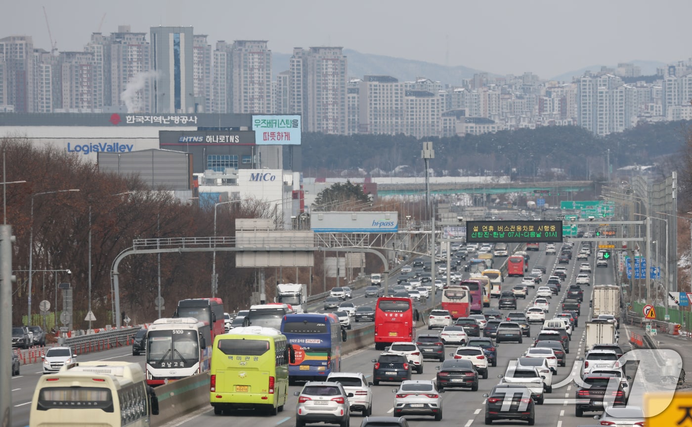 지난해 설 연휴 고속도로 정체 자료사진/ⓒ 뉴스1 