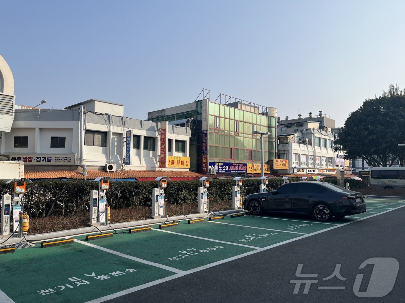 진주시청 전기차 충전소.