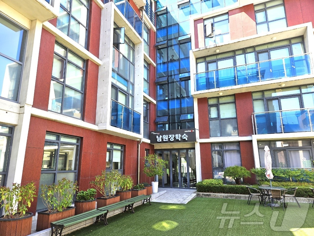 서울특별시 성북구 보문동 소재 지하 1층, 지상 5층 규모의 남원장학숙 전경.(남원시 제공)/뉴스1
