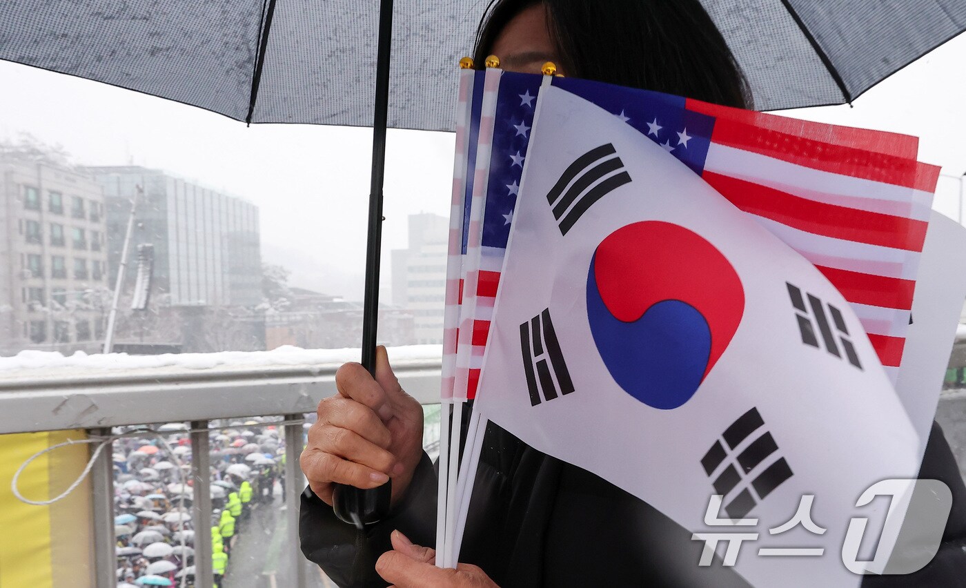태극기와 성조기(사진은 기사 내용과 무관함) / 뉴스1 ⓒ News1