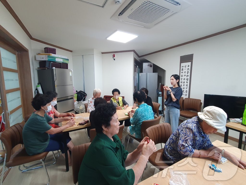 울산 북구보건소가 강동동 남정자마을이 보건복지부가 선정하는 &#39;우수 치매안심마을&#39;로 지정됐다고 6일 밝혔다.&#40;울산 북구 제공&#41;