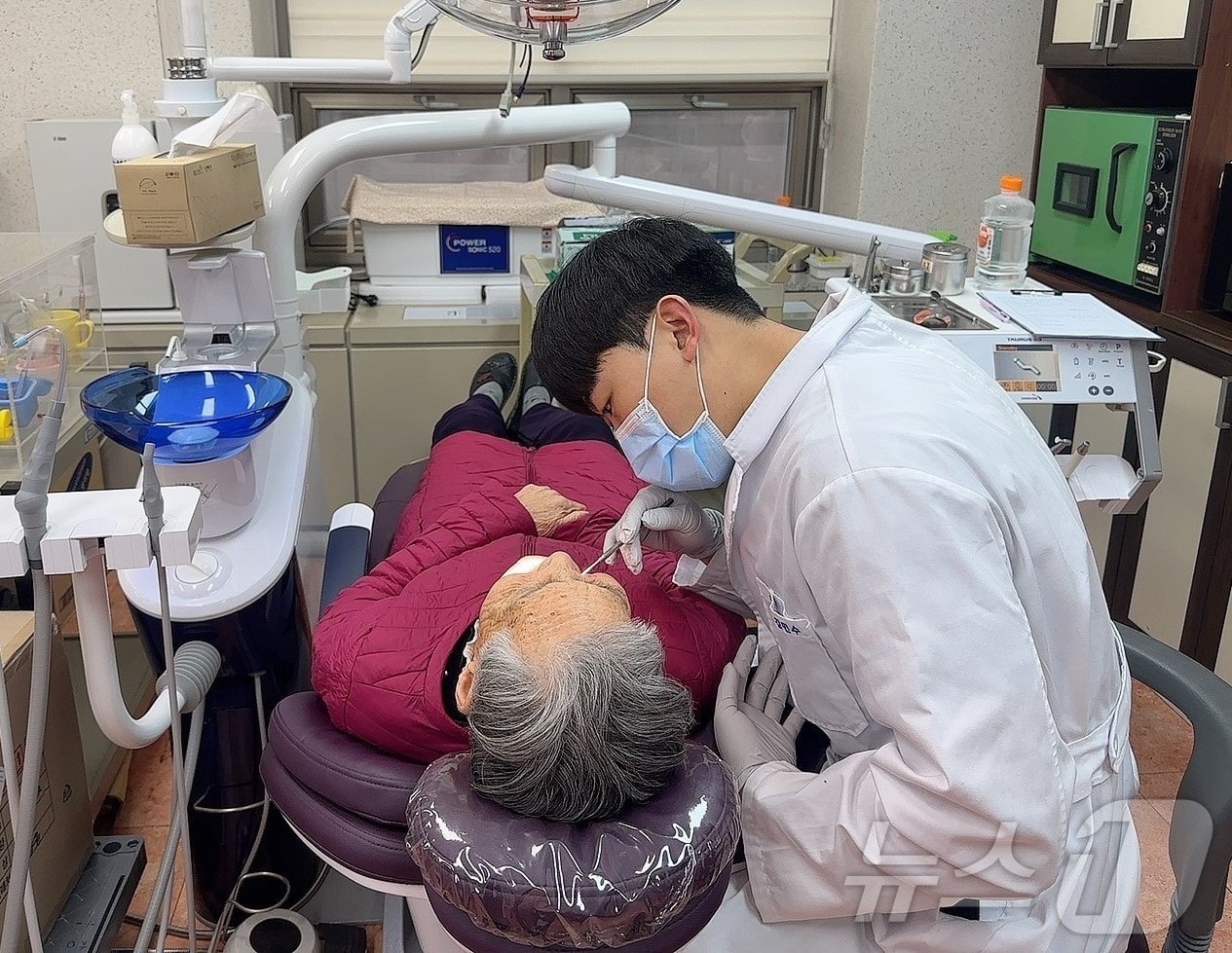  정읍시 보건소가 저소득층 어르신의 건강한 노후를 위해 무료 틀니 지원 사업을 추진한다.(정읍시 제공)2025.1.7/뉴스1