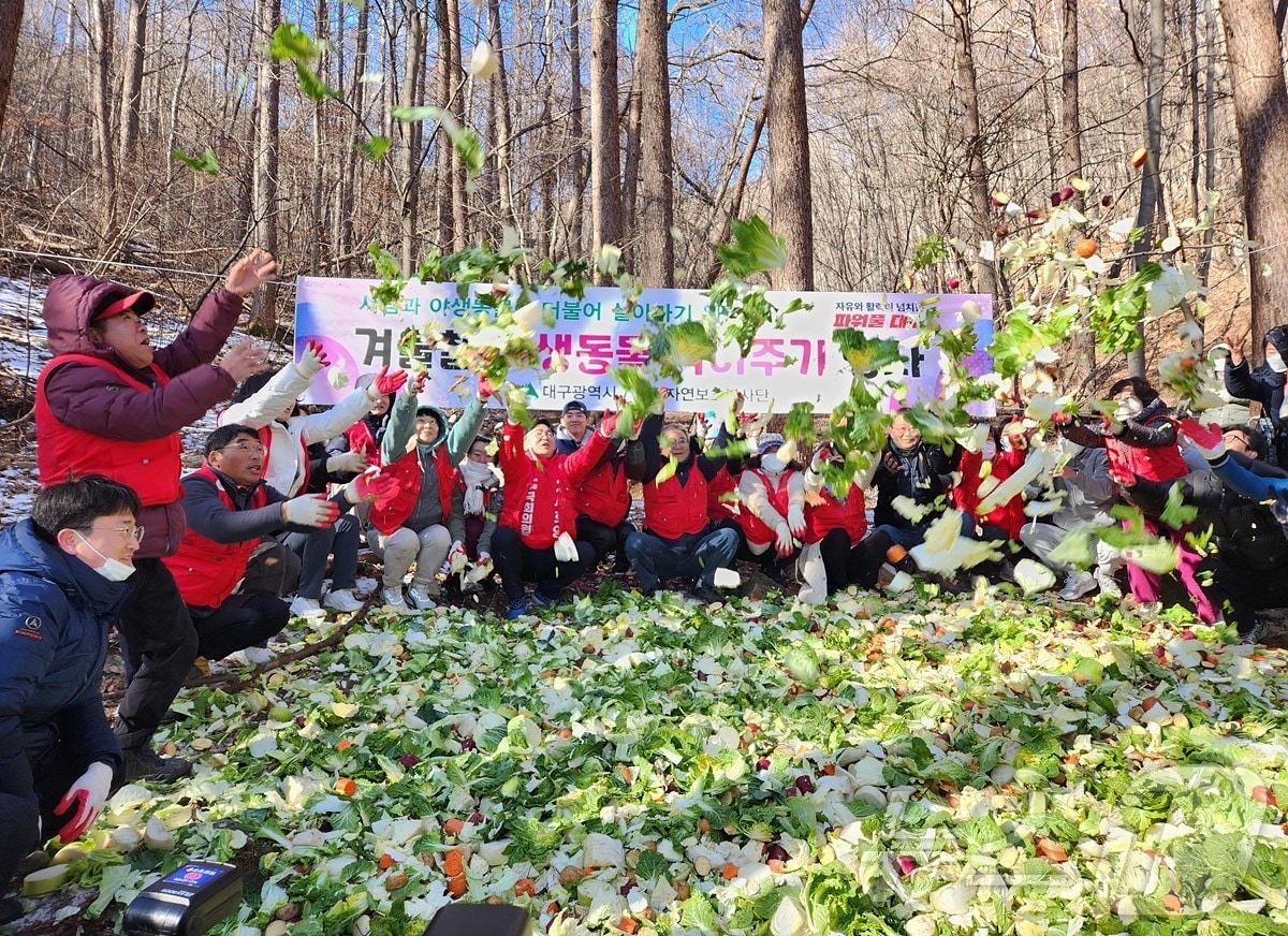 대구시는 오는 11일 대구교육팔공산수련원 뒷산과 야생동물 생태통로 등 팔공산 일원에서 야생동물 먹이 주기 행사를 실시한다. 사진은 지난해 행사 모습. &#40;대구시 제공&#41;/뉴스1