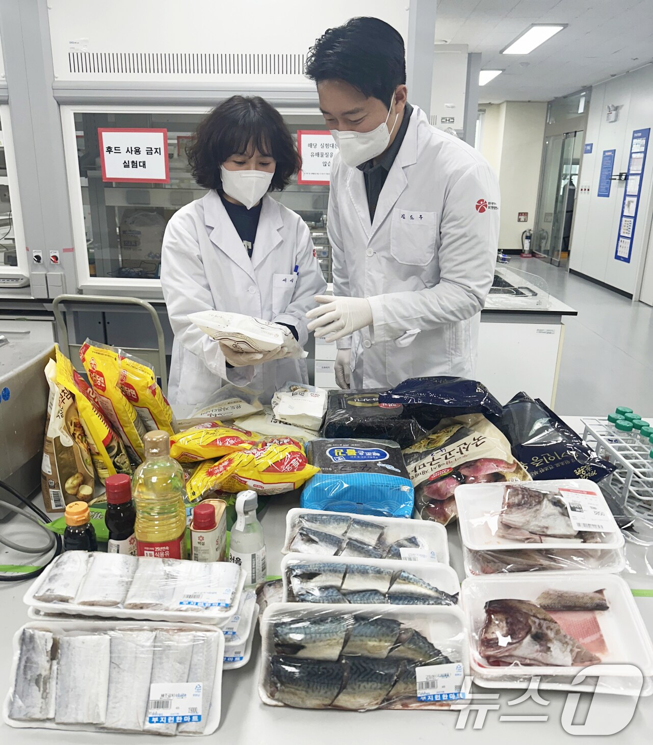 광주보건환경연구원 설 성수식품 안전성 검사.&#40;광주시 제공&#41;/뉴스1 