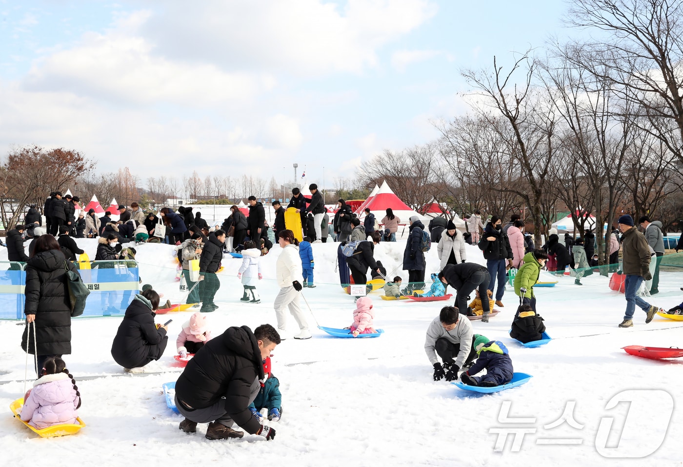 대전 유성구 신성동 연구단지종합운동장 눈썰매장.(대전 유성구 제공)/뉴스1 ⓒ News1 
