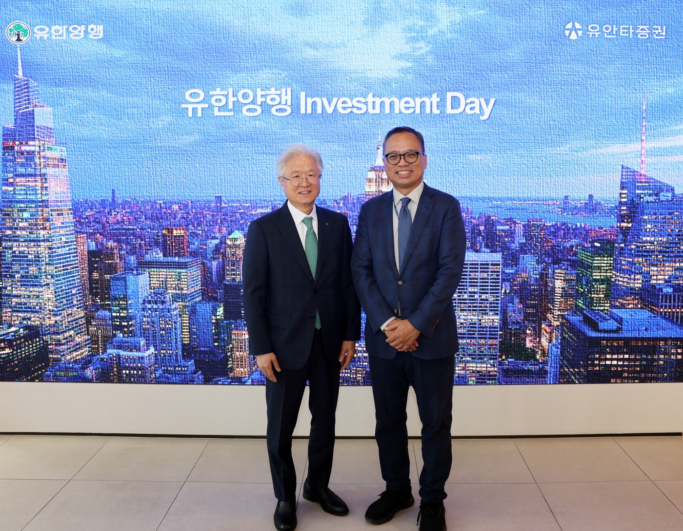 좌측부터 유한양행 조욱제 대표이사, 유안타증권 뤄즈펑 대표이사.&#40;유한양행 제공&#41;
