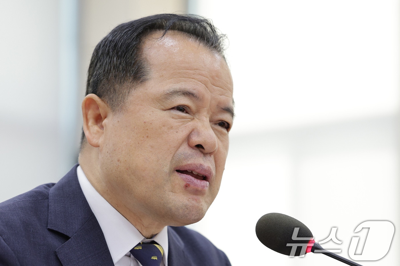 위철환 중앙선거관리위원회 상임위원이 지난 1일 서울 여의도 국회에서 열린 행정안전위원회 인사청문회에서 의원 질의에 답변하고 있다. 2025.10.1/뉴스1 ⓒ News1 신웅수 기자