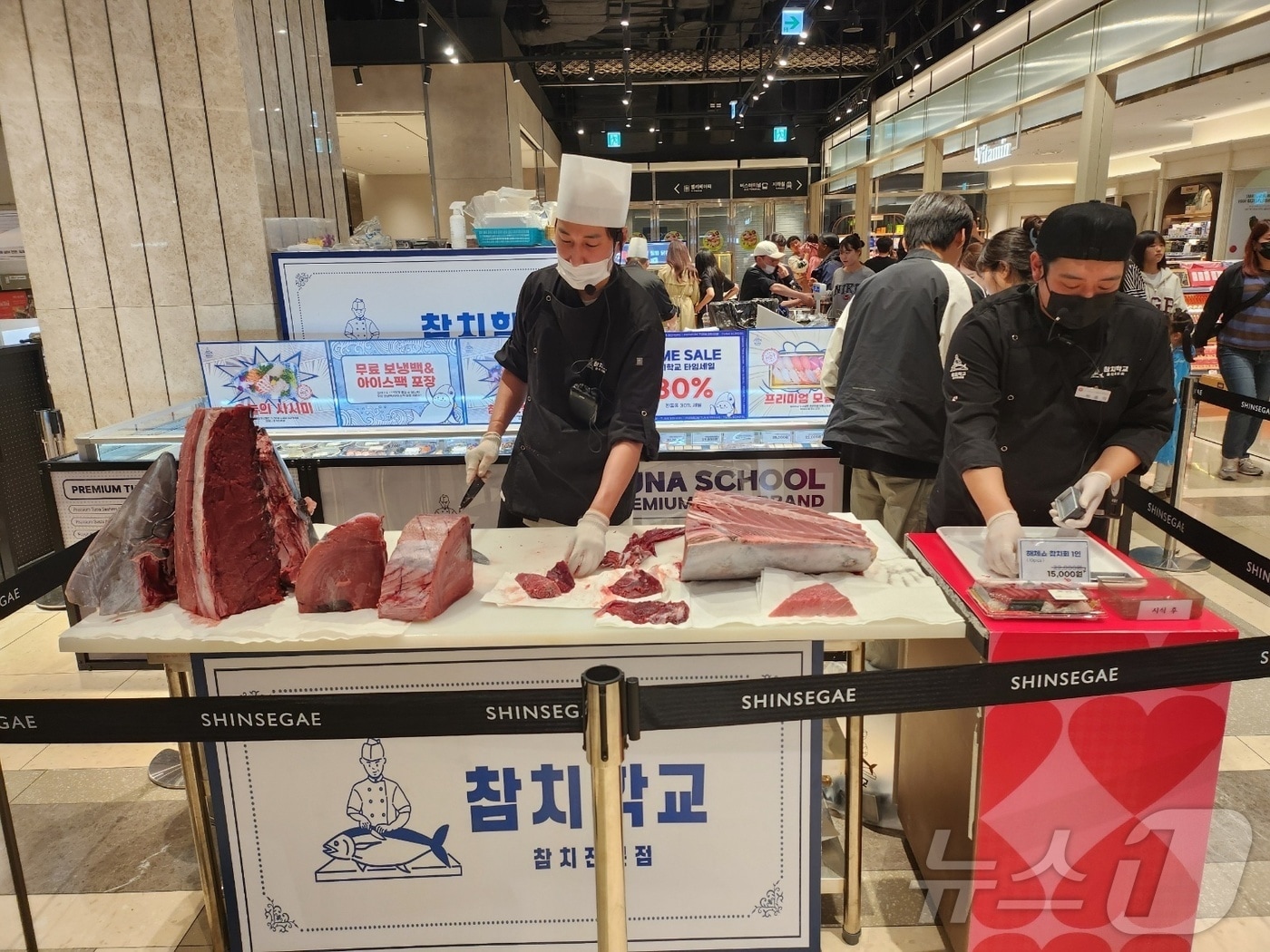 5월 대구신세계서 열린 참치학교 팝업매장 참치 해체쇼.(광주신세계 제공. 재배포 및 DB 금지)