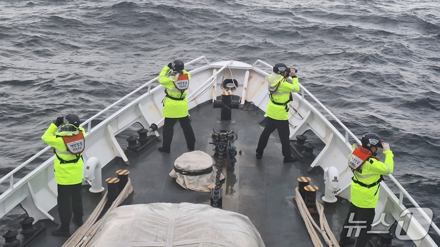실종자 수색하는 해경 자료사진. 기사 이해를 돕기 위한 것으로, 해당 사고와 관련없음.(뉴스1 DB)