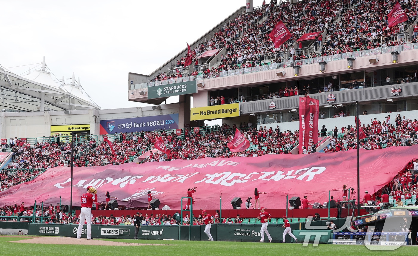 인천 SSG 랜더스필드에서 열린 프로야구 경기. ⓒ 뉴스1 김성진 기자