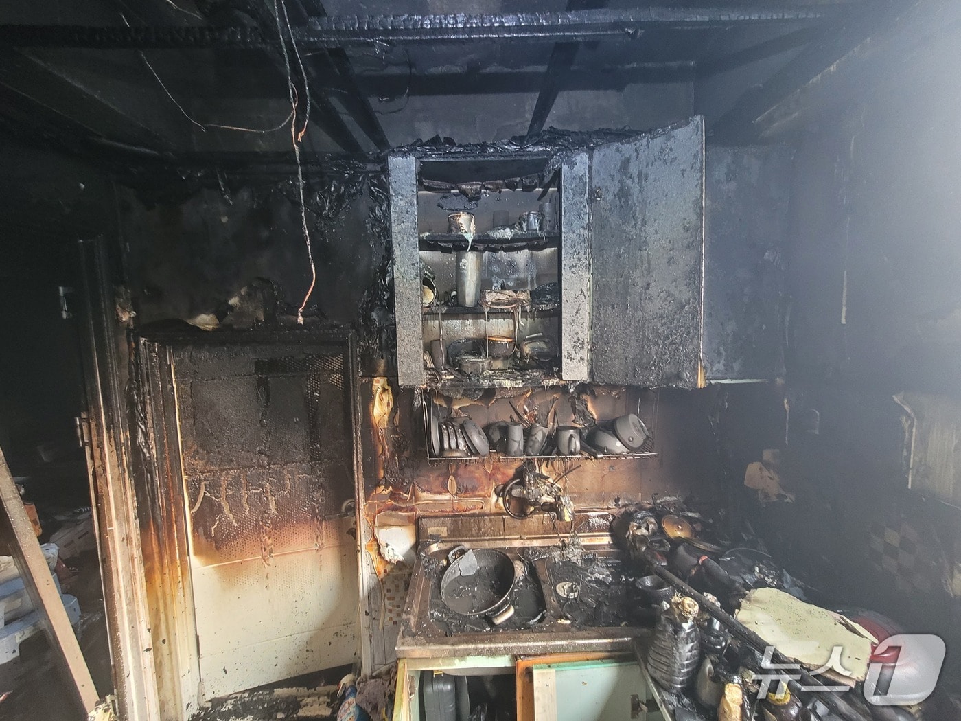 12일 오전 부산 사상구 단독주택 화재 현장.(부산소방재난본부 제공. 재판매 및 DB 금지)