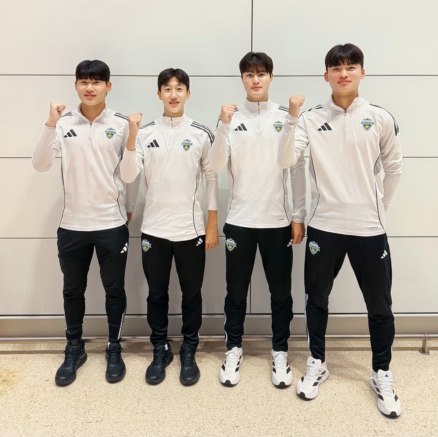 PSV 연수를 위해 네덜란드로 출국한 전북 유스 선수들&#40;전북 제공&#41; 