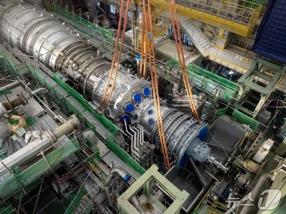 두산에너빌리티가 개발하고 제작한 380MW급 가스터빈 제품 (사진제공 = 두산에너빌리티)