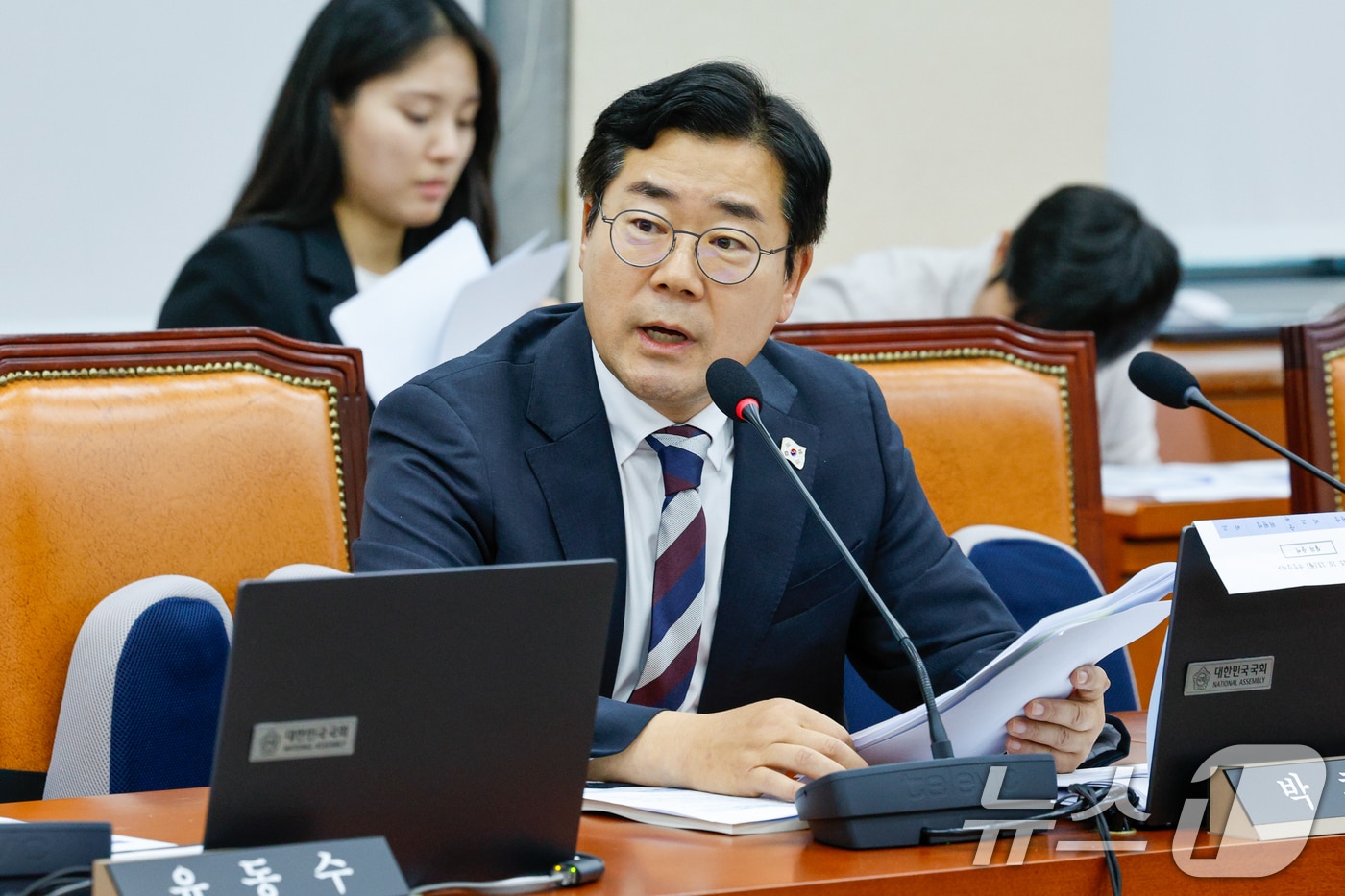 박찬대 더불어민주당 의원이 지난 13일 서울 여의도 국회에서 열린 정무위원회 국정감사에서 캄보디아 한국인 감금 피해 및 사망 사건 관련 질의하고 있다. 2025.10.13/뉴스1 ⓒ News1 안은나 기자