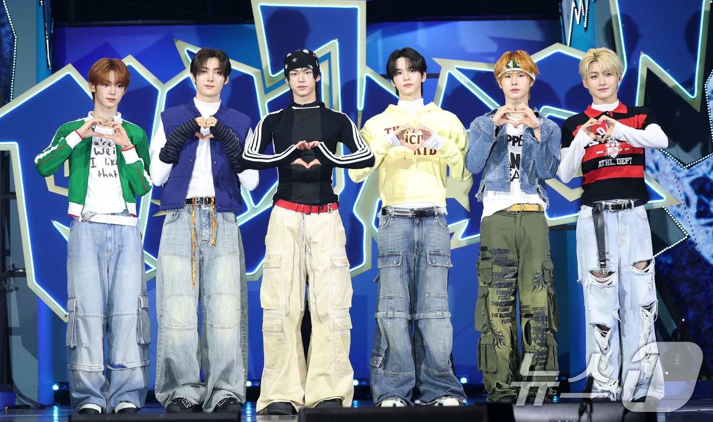 그룹 투어스(TWS) 한진(왼쪽부터)과 영재, 도훈, 신유, 경민, 지훈 ⓒ News1 권현진 기자