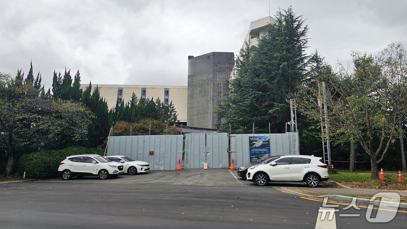 14일 APEC 2025 정상회의가 보름 앞으로 다가온 가운데 경북도가 회의장 인근에 있는 폐업한 대형 호텔 경관 정비에 착수했다. (뉴스1 자료, 재판매 및 DB금지) 2025.10.14 /최창호 기자 