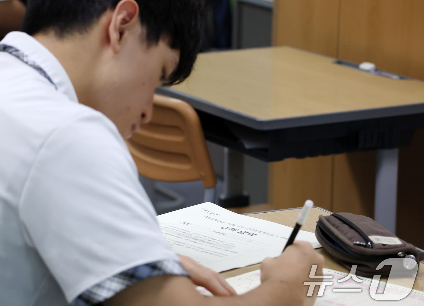 2026학년도 대학수학능력시험을 앞두고 마지막 모의고사인 전국연합학력평가가 실시된 지난 14일 전북 전주시 전라고등학교에서 3학년 수험생들이 시험을 치르는 모습. 2025.10.14/뉴스1 ⓒ News1 유경석 기자