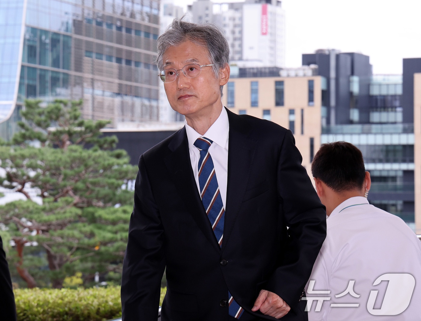 조희대 대법원장이 지난 14일 오전 서울 서초구 대법원으로 출근하고 있다. 2025.10.14/뉴스1 ⓒ News1 박지혜 기자