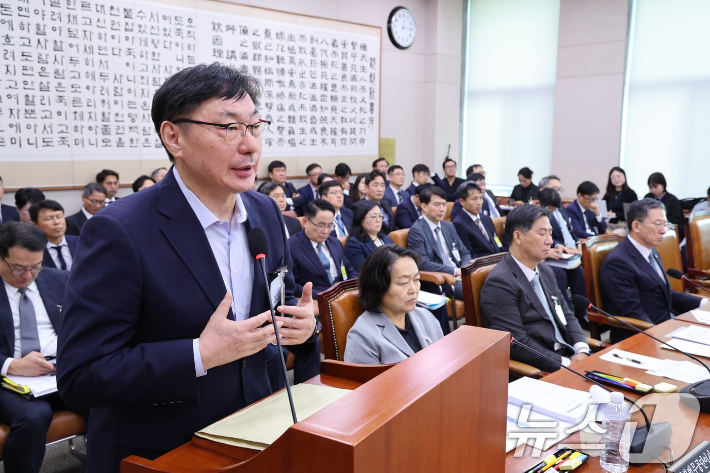 이화영 전 경기도 평화부지사가 14일 서울 여의도 국회 법제사법위원회에서 열린 법무부 등에 대한 국정감사에서 의원 질의에 답변하고 있다. 2025.10.14/뉴스1 ⓒ News1 신웅수 기자