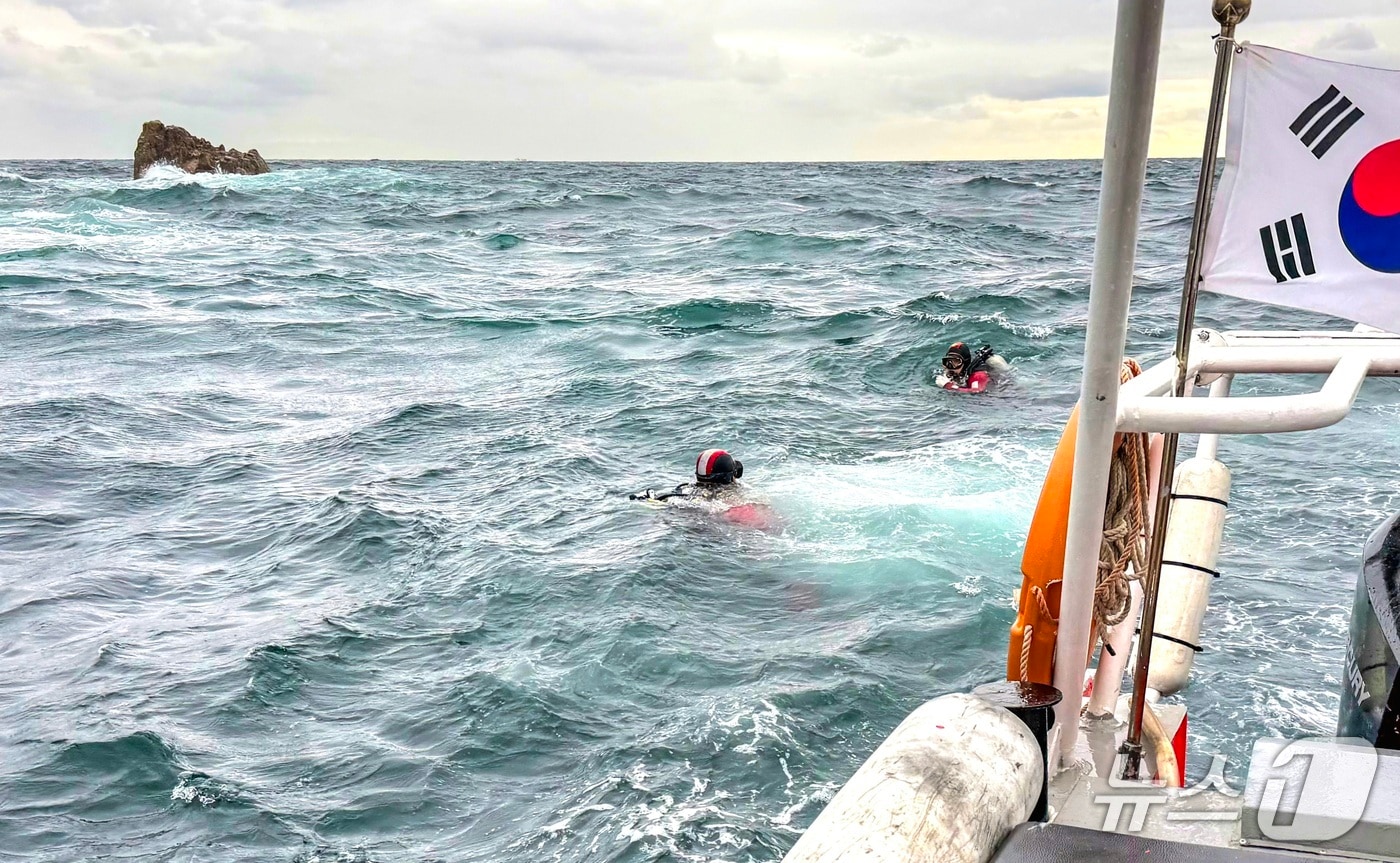 수중 수색 현장.(통영해경 제공. 재판매 및 DB금지)