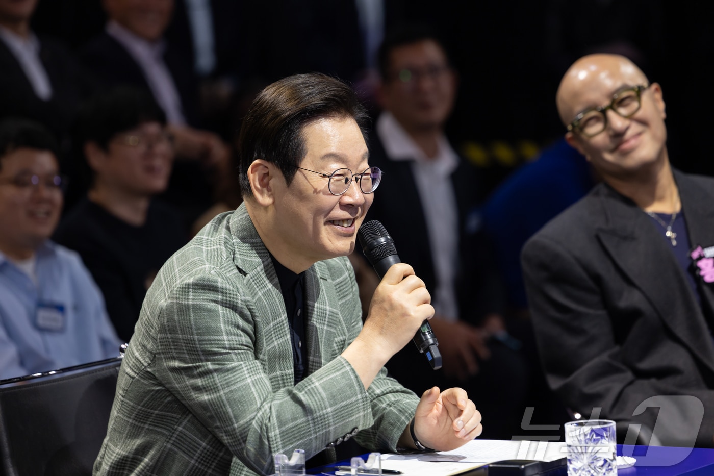 이재명 대통령이 지난 14일 서울 동대문구 콘텐츠문화광장에서 열린 디지털토크라이브 '국민의 목소리, 정책이 되다'에서 발언하고 있다. (대통령실 제공. 재판매 및 DB 금지) 2025.10.14/뉴스1 ⓒ News1 허경 기자