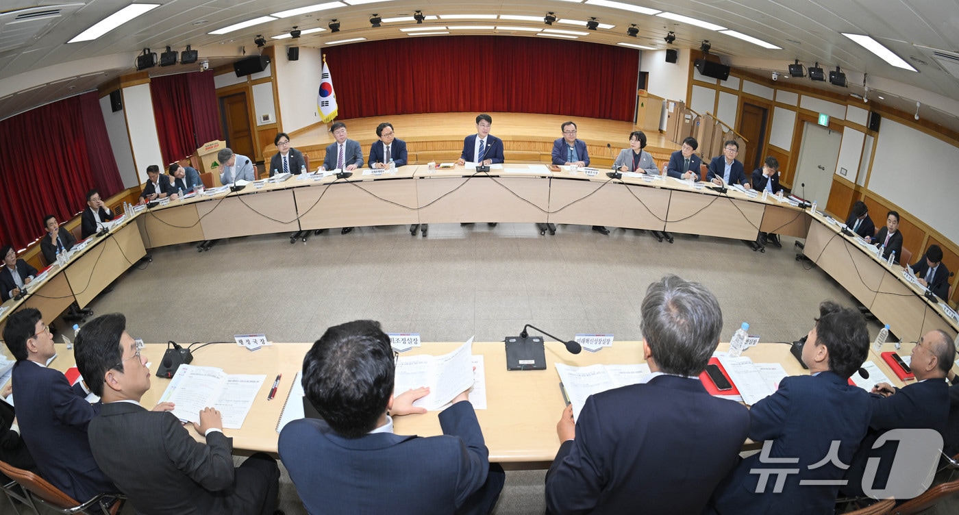 김정기 대구시장 권한대행 행정부지사가 15일 대구시 동인청사에서 간부회의를 주재하고 있다. &#40;대구시 제공. 재판매 및 DB 금지&#41; 2025.10.15/뉴스1