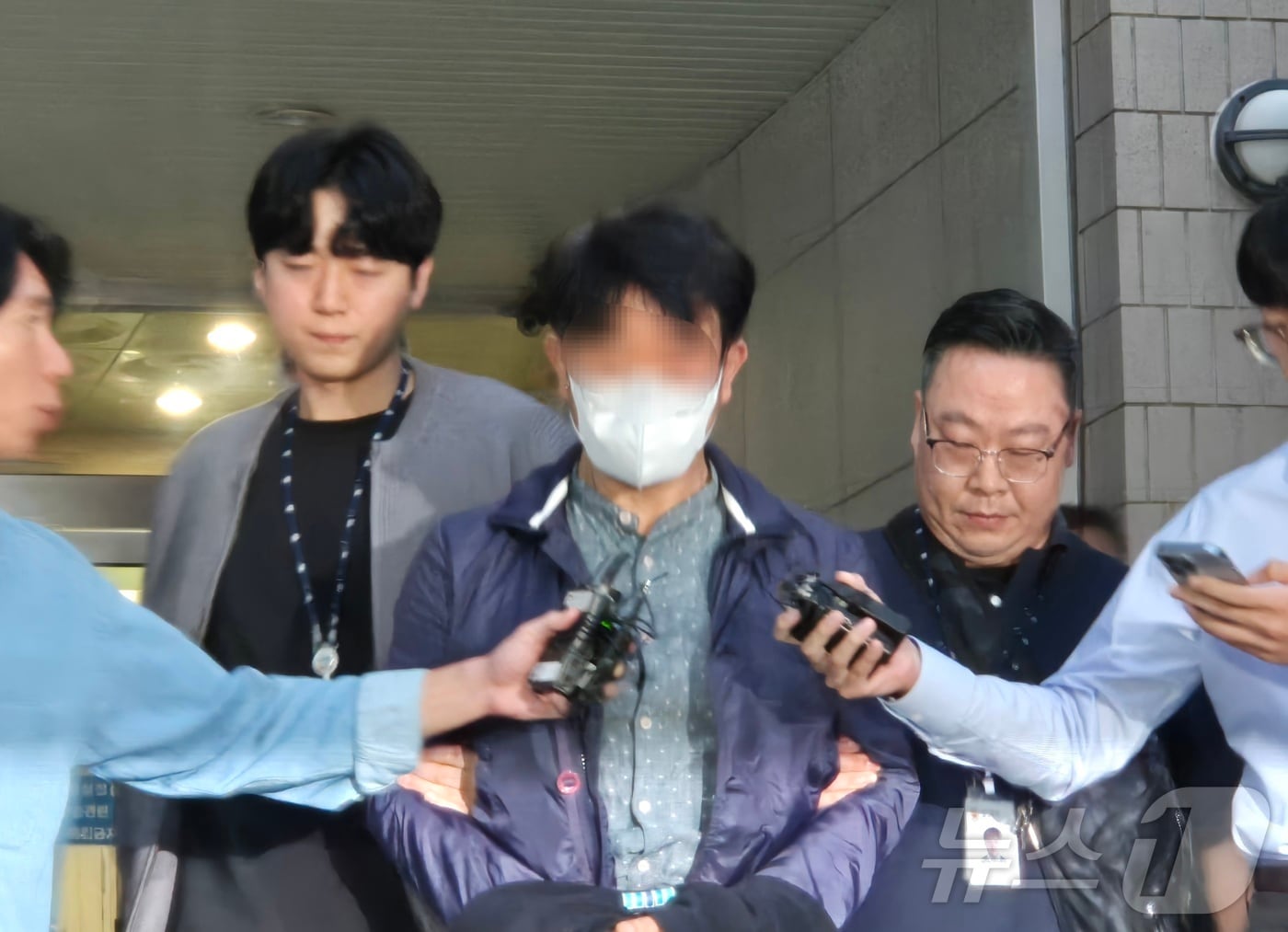 갯벌 고립자를 홀로 구조하다 사망한 해양경찰관 고(故) 이재석 경사(34)가 출동할 당시 당직 근무 팀장을 맡은 해양경찰관 A 경위 2025.10.15/뉴스1 ⓒ News1 이시명 기자