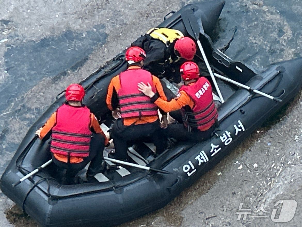 지난 15일 오후 5시 23분쯤 강원 인제군 인제읍 한 교량 아래에서 지역 주민이 숨진 채 발견됐다. (강원도소방본부 제공. 재판매 및 DB금지) 2025.10.15/뉴스1
