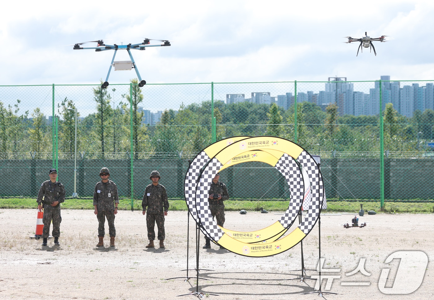 지난 16일 경기 평택시 육군 제51보병사단 비룡여단에서 예비군 기동대장들을 대상으로 드론운용 집체교육을 하고 있다. &#40;기사와 무관&#41; 2025.10.16/뉴스1 ⓒ News1 김영운 기자