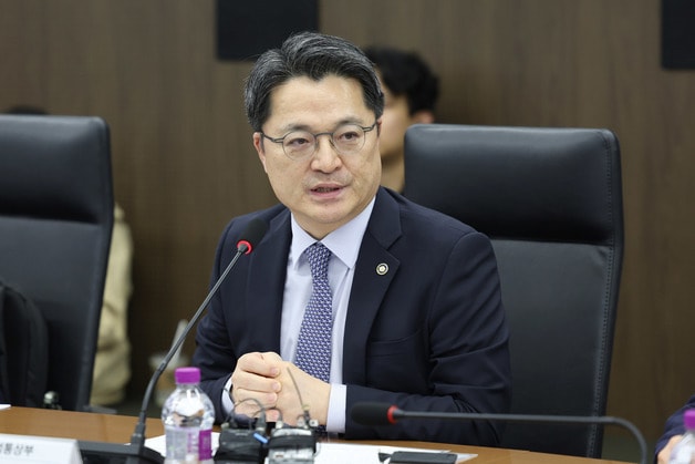 문신학 산업통상자원부 차관이 16일 서울 중구 대한상공회의소에서 열린 '민관 합동 희토류 공급망 대응회의'를 주재하고 있다. (산업통상자원부 제공. 재판매 및 DB 금지) 2025.10.16/뉴스1